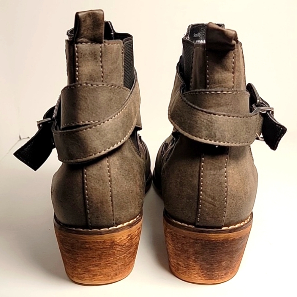 Olivia Miller Bootie Ankle Boot Faux Leather Pull-On Stacked Heel Buckle 8.5 - Picture 5 of 14
